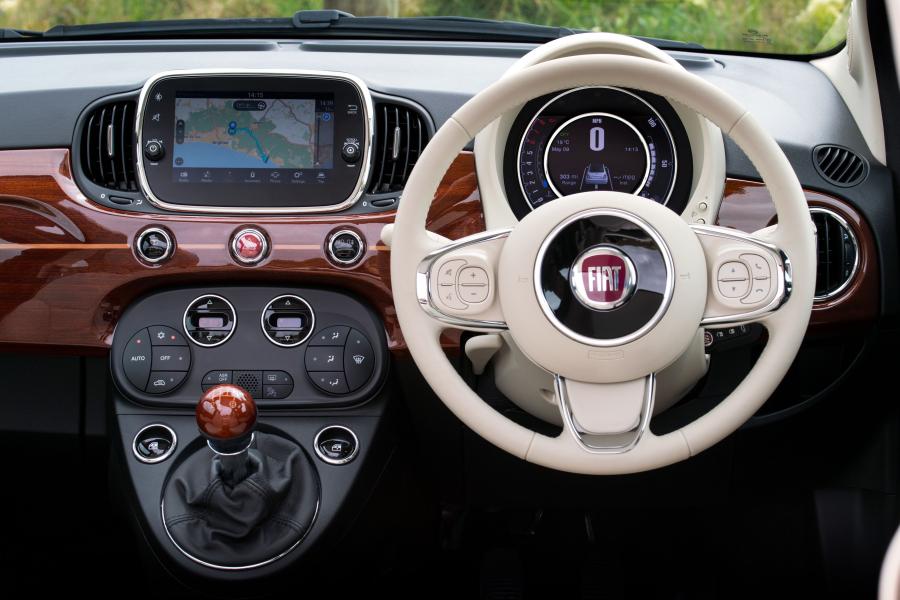 Торпедо Fiat 500C Riva 2016 года  (UK) (фото 18 из 25)